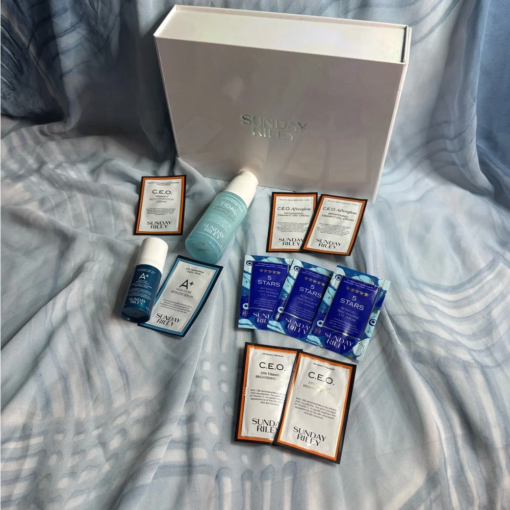 ✨ Sunday Riley Skincare Discovery Travel Bundle + 9 Samples! ✨